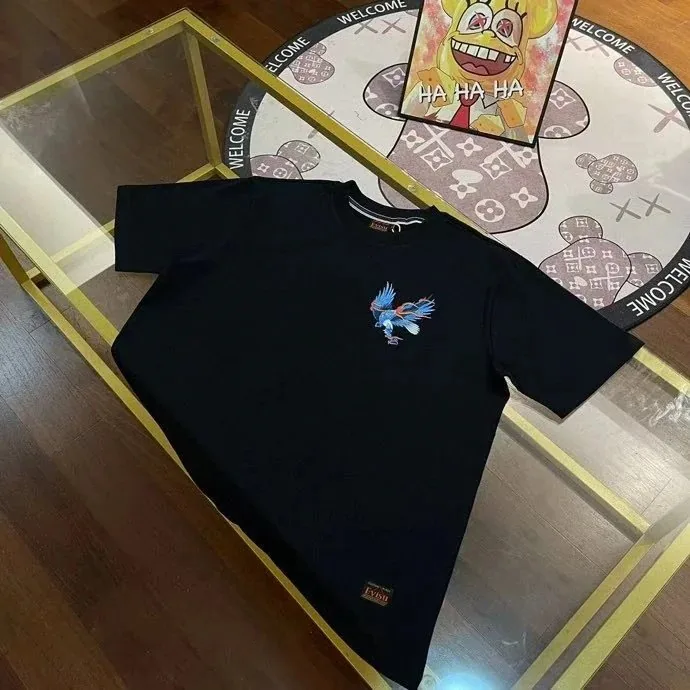 Minimalist T-Shirt — Photo 9