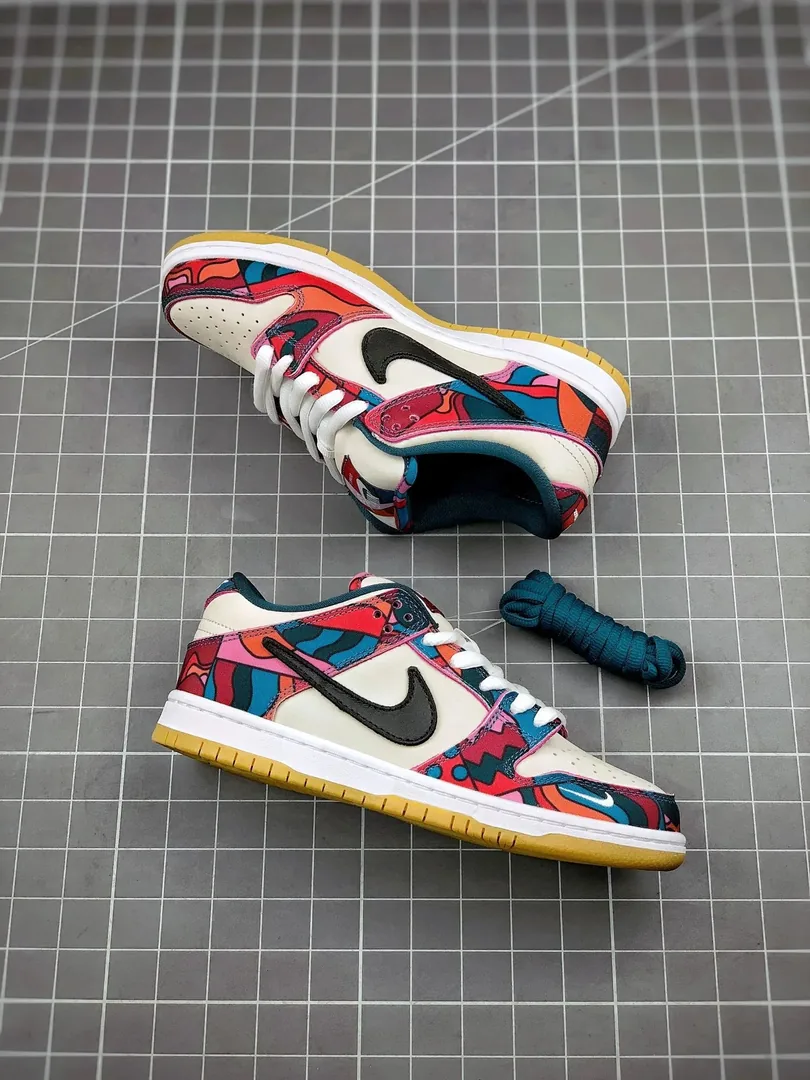 Nike SB Dunk Abstract Art — Photo 12