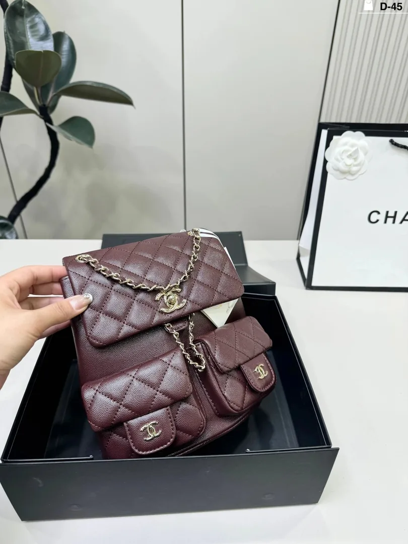 Chanel Leather Crossbody Bag — photo 6
