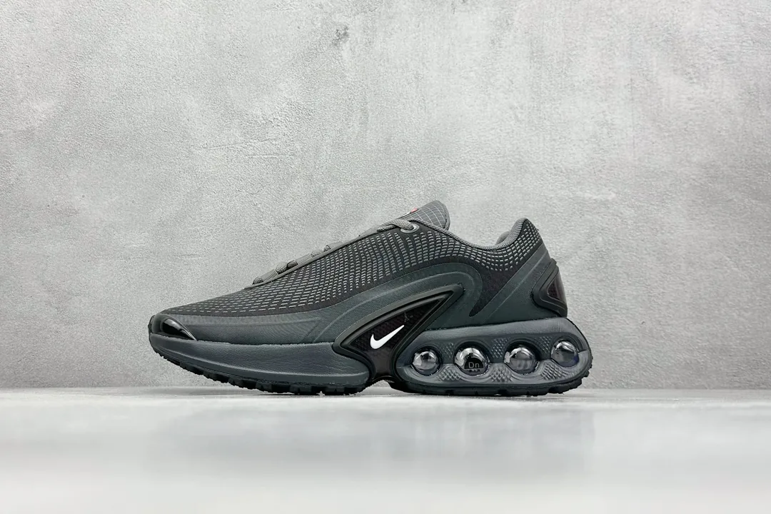 Nike Air Max Dn Solid Black Low-Top Trainers — QC
