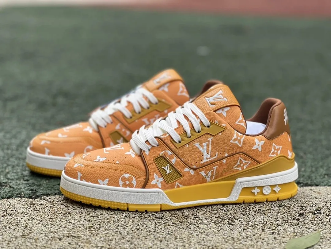 Louis Vuitton LV Trainer Grey Embossed Monogram Trainers — photo 10