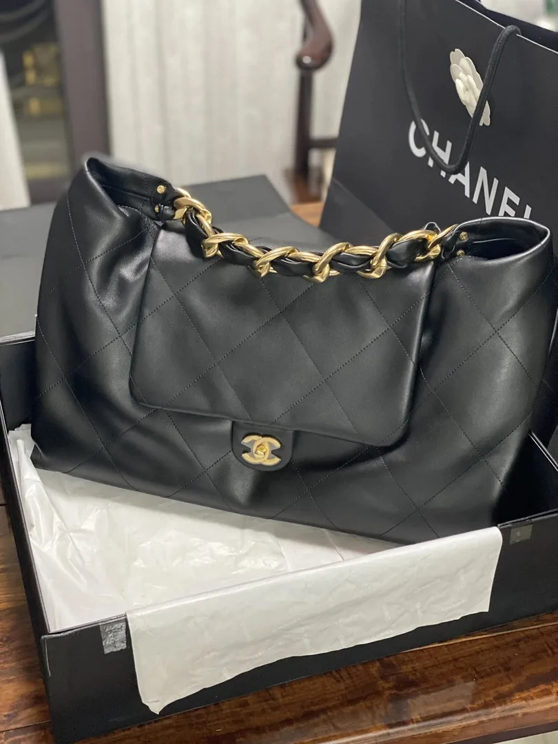 Chanel 25K Leather Hobo Bag — QC
