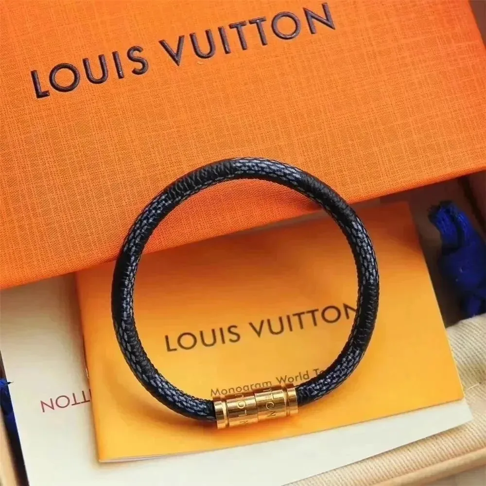 Accessory — Photo 4