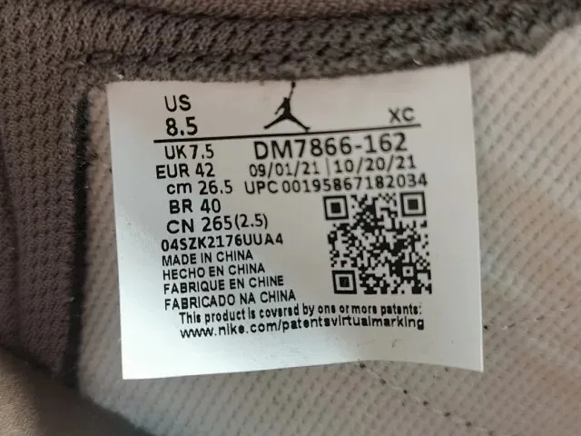 Jordan 1 Low Travis Scott Running Shoes — Photo 14