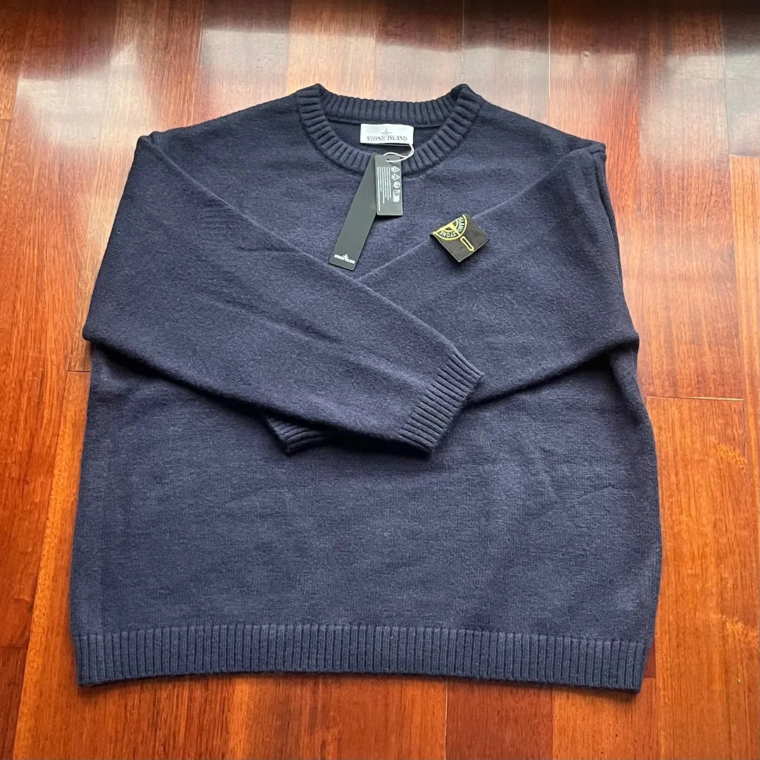 Simple Sweatshirt — Photo 5