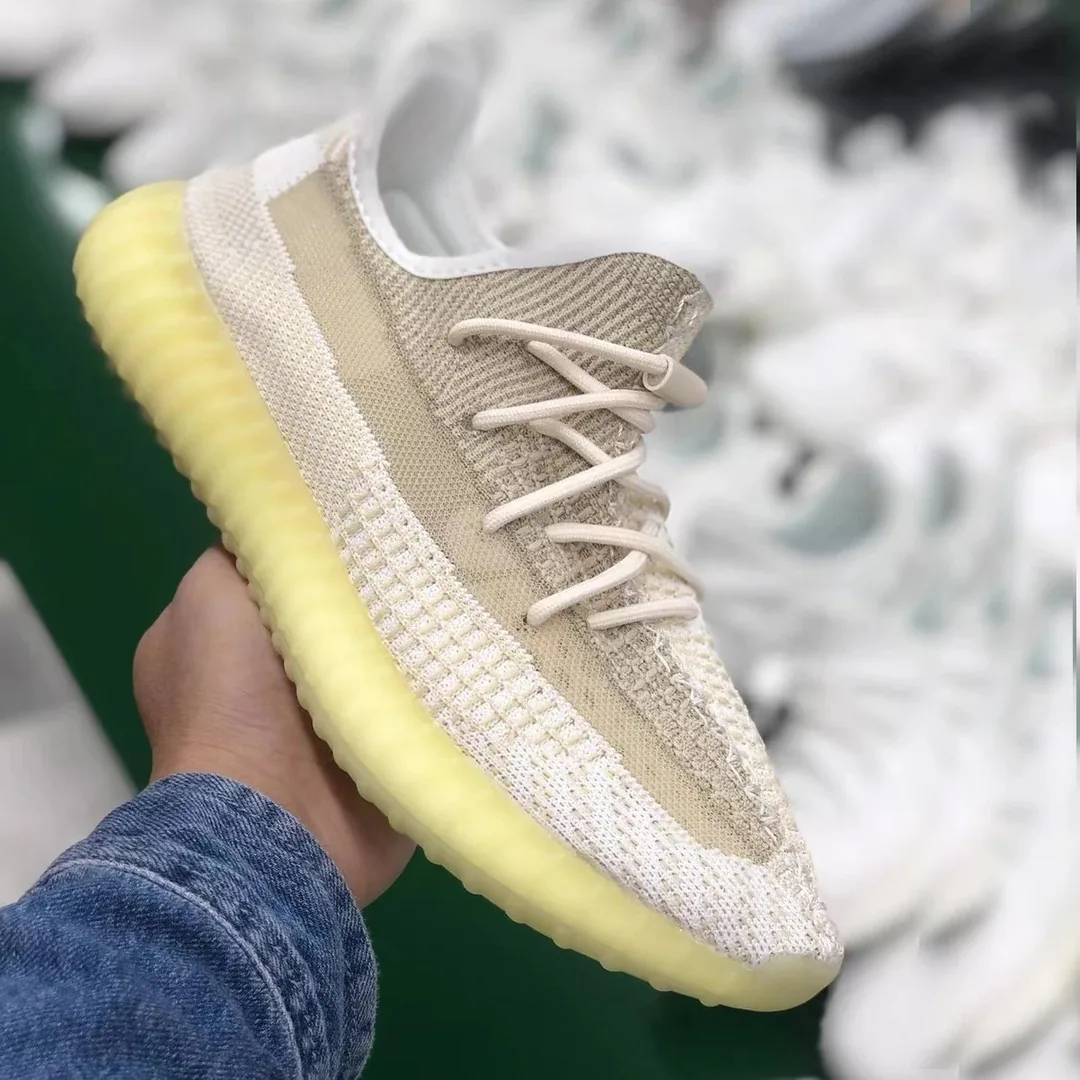 Yeezy 350 V2 Trainers — Photo 5
