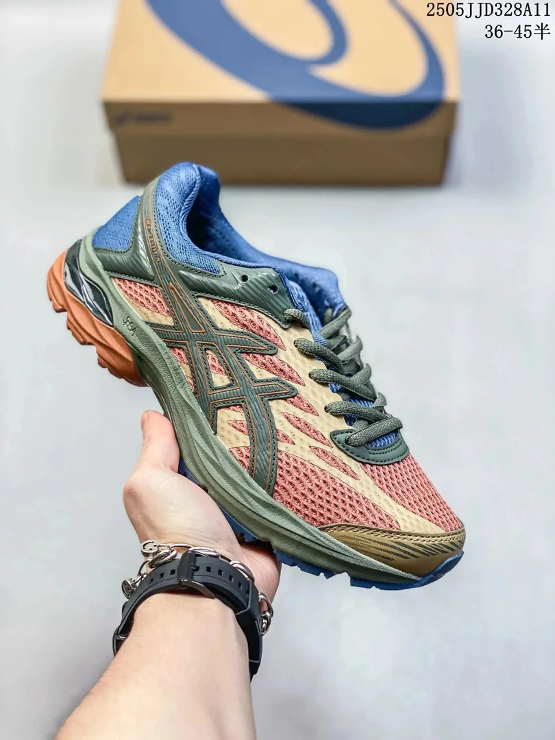 Asics White Outdoor Trail Shoes — QC
