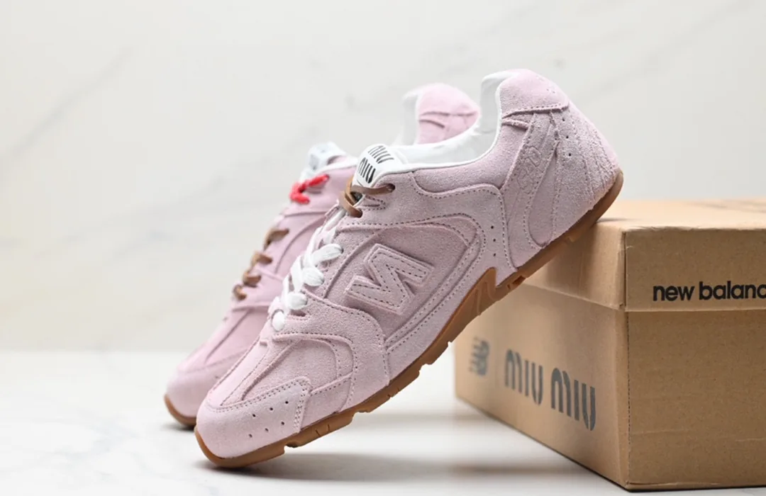 New Balance White Retro Jogging Shoes — Photo 3