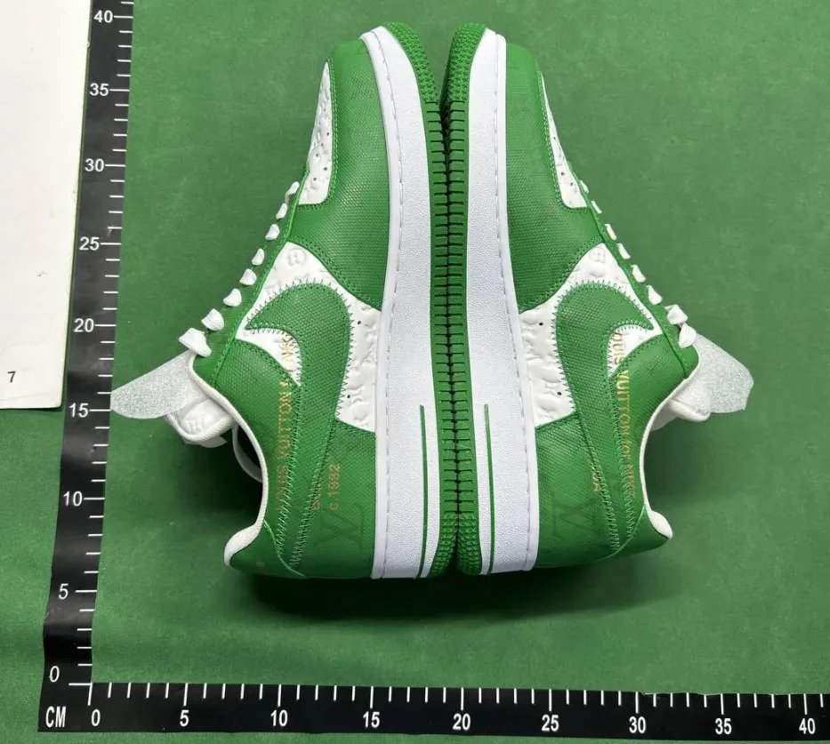 White Nike Air Force 1 — QC