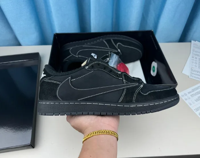 Jordan 1 Low Green Top Trainers — QC
