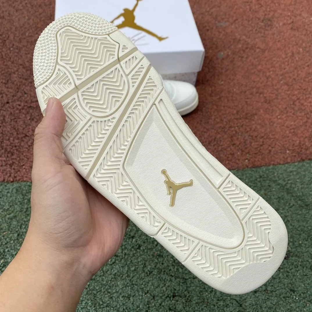 Air Jordan 4 Metallic Gold — Photo 4