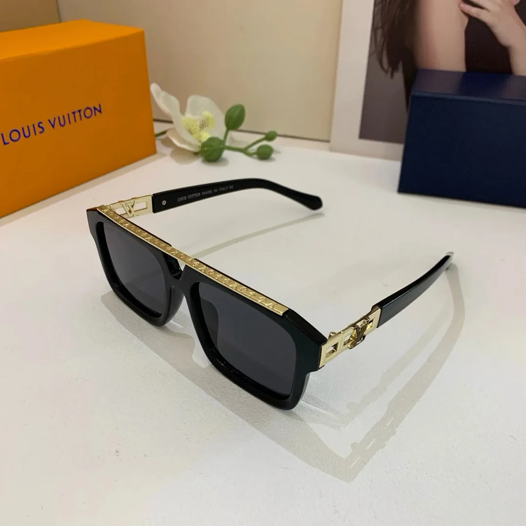 Accessory — Photo 2