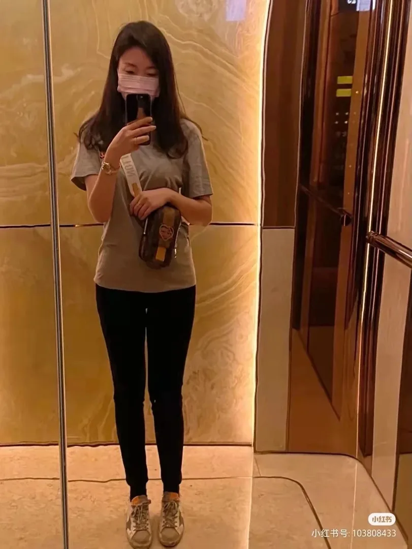 Louis Vuitton Women's Bag — Photo 4