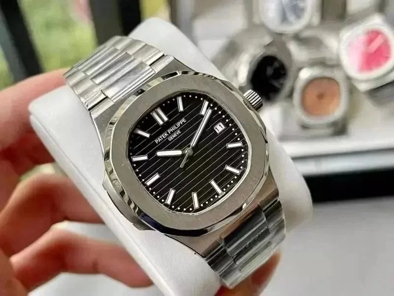 Rolex Submariner Green Bezel Watch — Photo 11