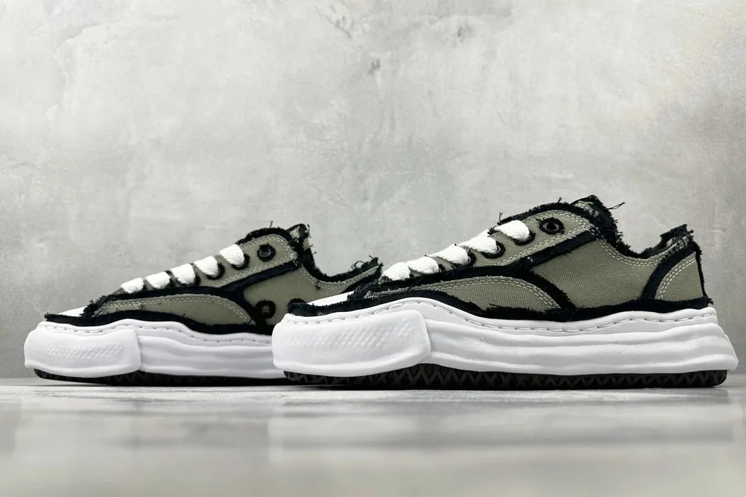 Maison Mihara Yasuhiro Grey Suede Low-Top Sneakers — Photo 5
