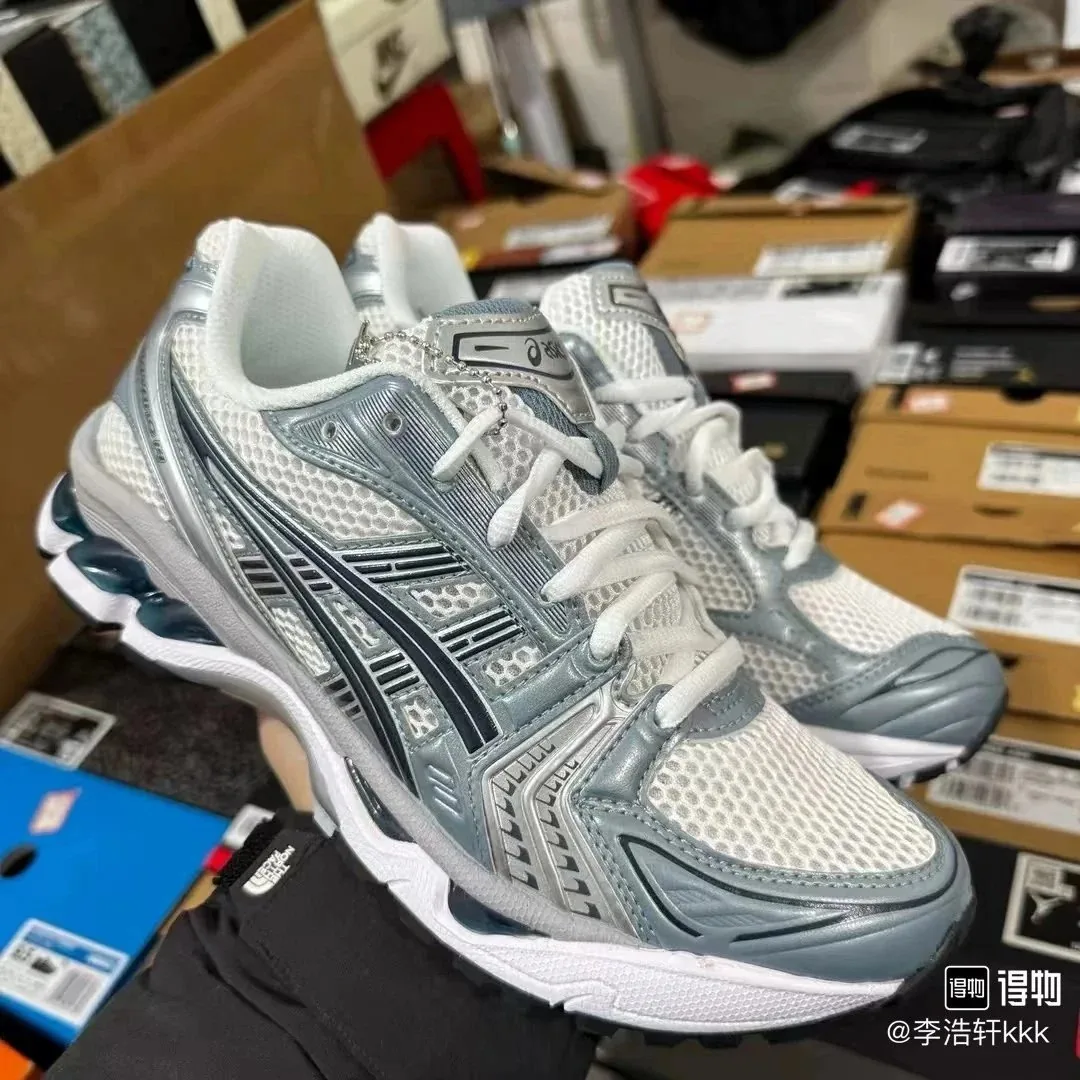 Asics Gel-Kayano 14 Gel-Quantum Grey Runners — Photo 14