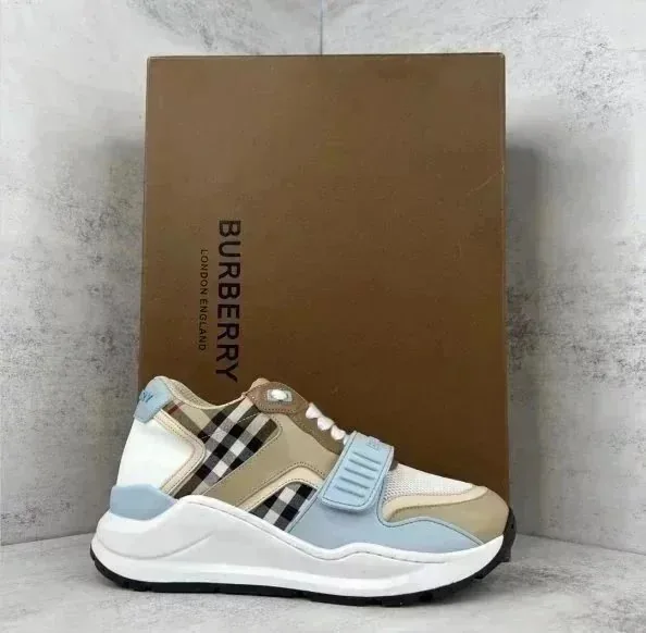 Burberry Low-Top Lace-Up Trainers — photo 7