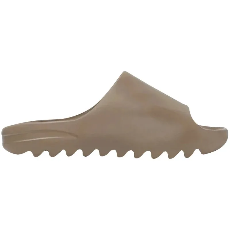 Yeezy Slides — Photo 8