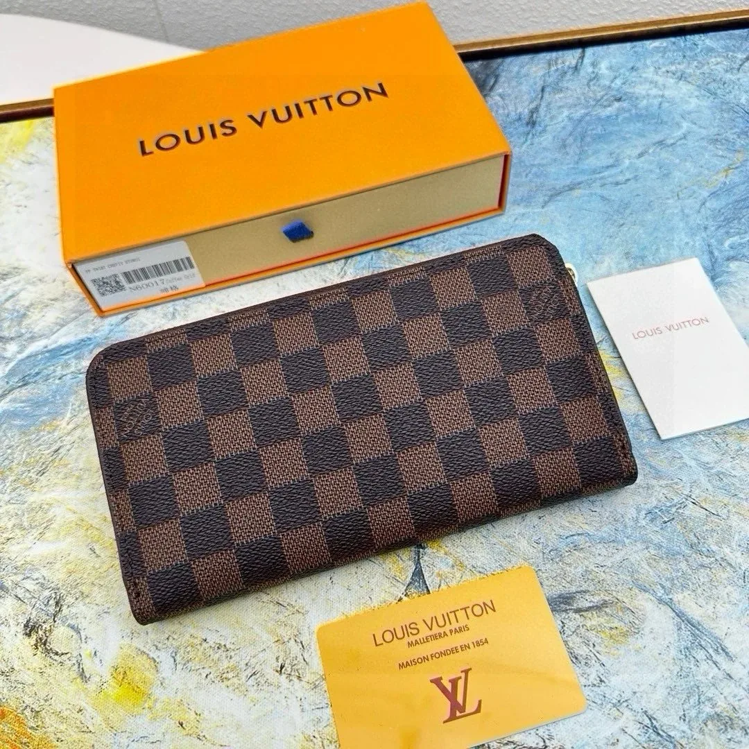 Louis Vuitton Leather Wallet — Zdjęcie 13