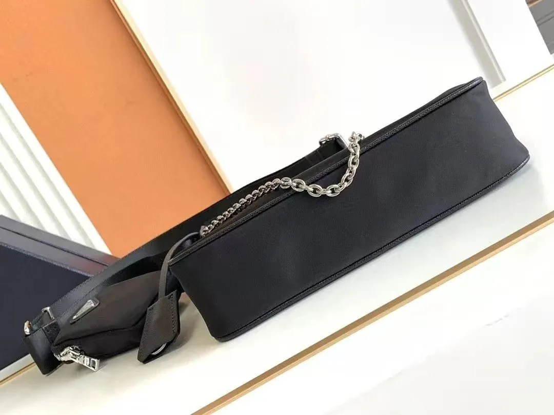 Multiple Pochette Re-Edition Bag — Photo 6