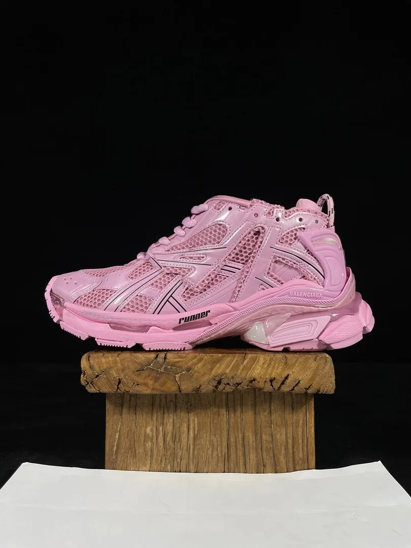 Balenciaga Runner White Low-Top Runners — Photo 10