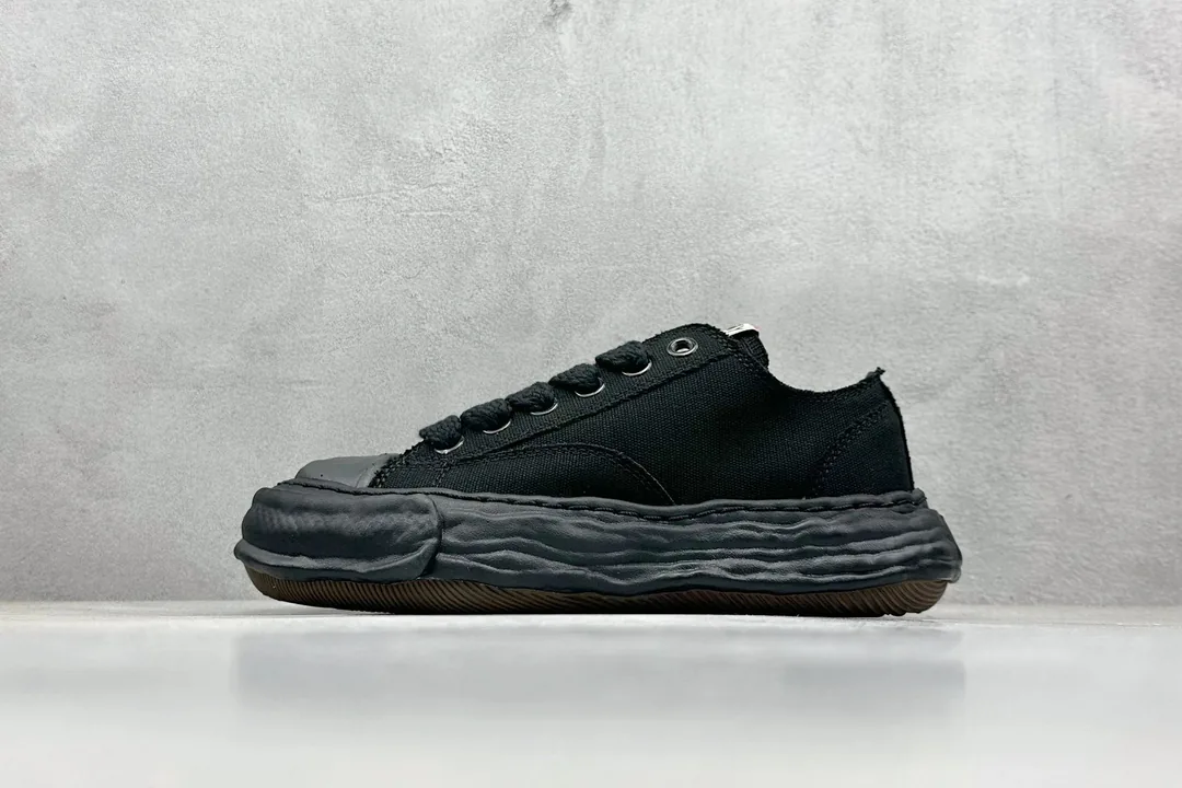 Maison Mihara Yasuhiro White Black Melting-Sole Sneakers — Photo 2