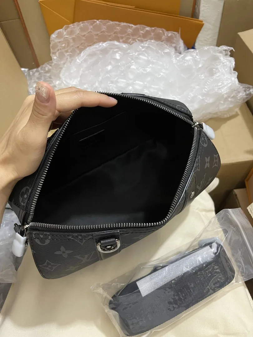 Louis Vuitton Black Pillow Bag M45936 — QC