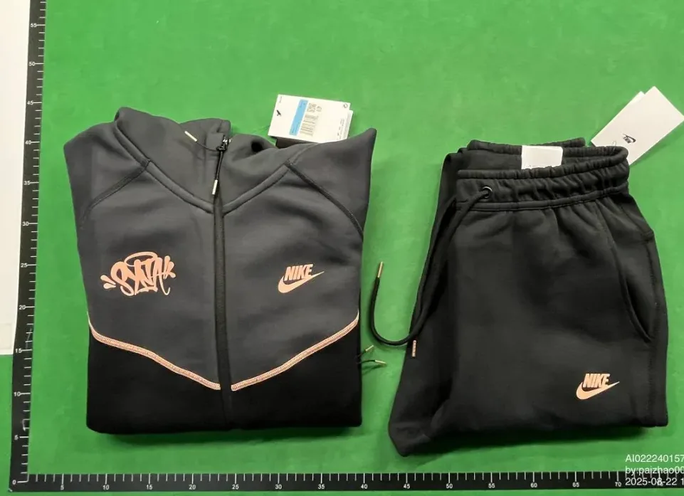 Nike Tech Fleece Windrunner Jacket — Photo 13