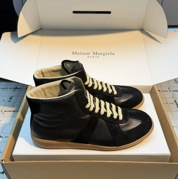Maison Margiela Replica White Beige Suede Trainers — Photo 2