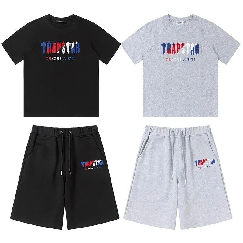 Trapstar Rainbow Gradient Embroidered T-Shirt — Photo 4