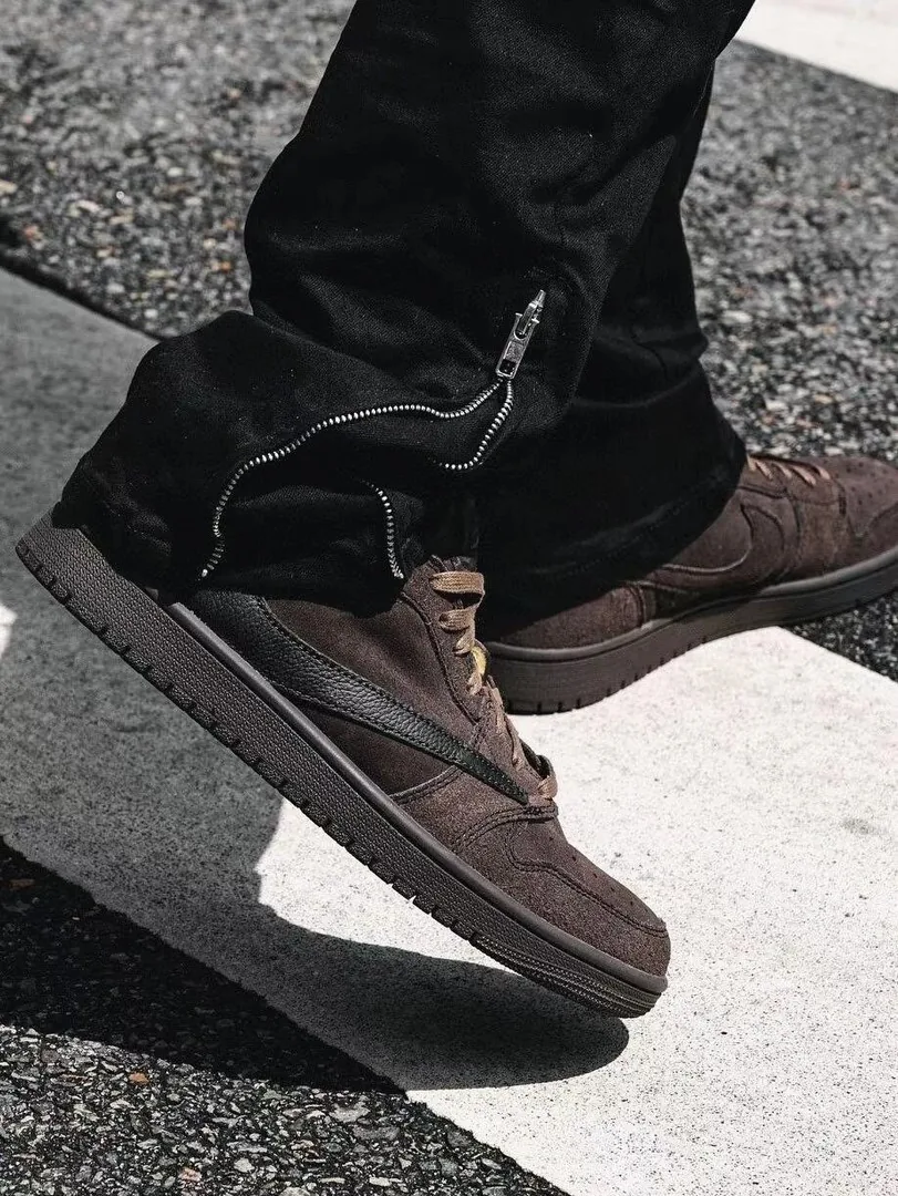Travis Scott Air Jordan 1 Mocha — QC