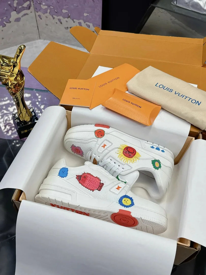 Louis Vuitton LV Trainer Graffiti Print Low-Top Trainers — Photo 3