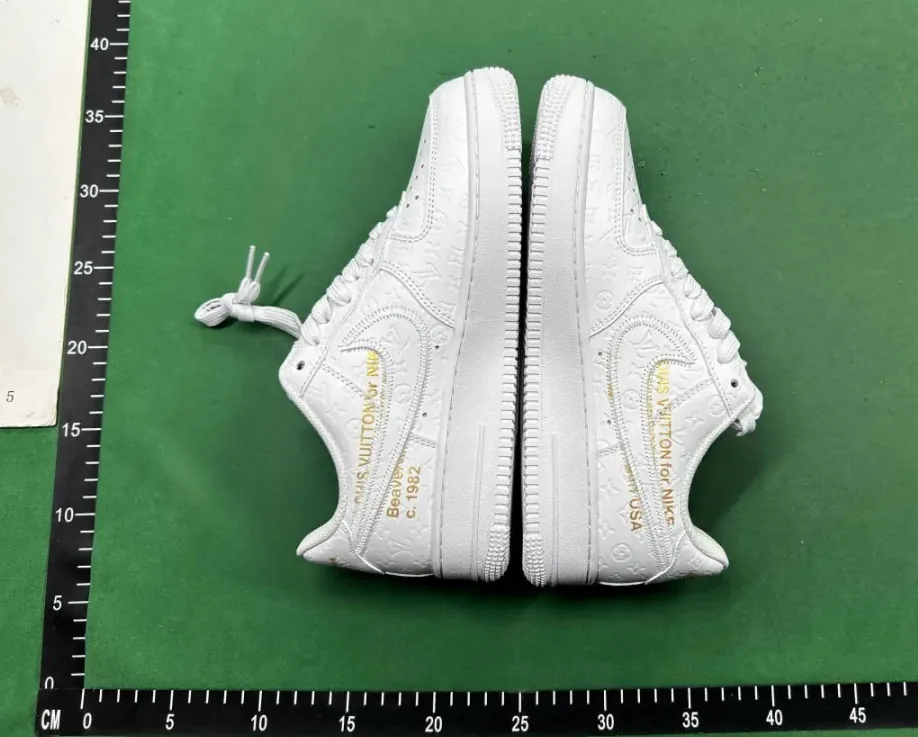White Nike Air Force 1 — QC