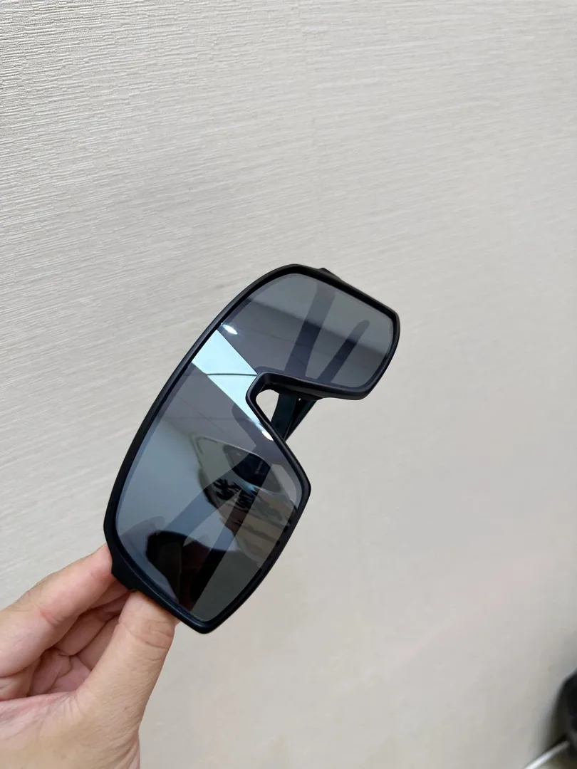 Polarized Lightweight Cycling Sunglasses — Photo 4