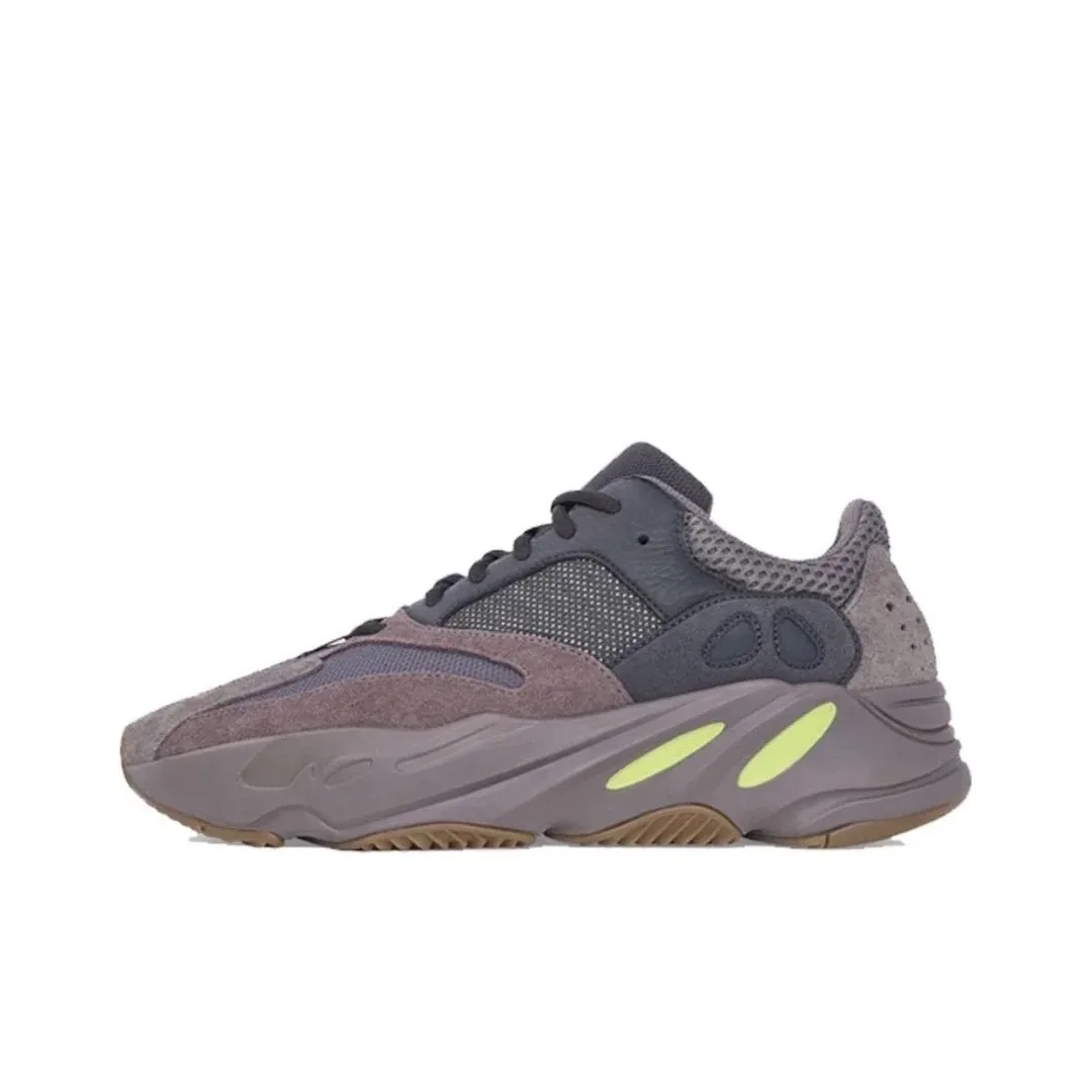 Yeezy Boost 700 Runners — Photo 8