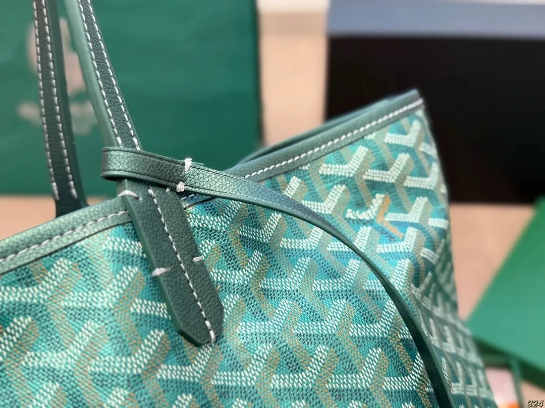 Classic Tote Bag — QC