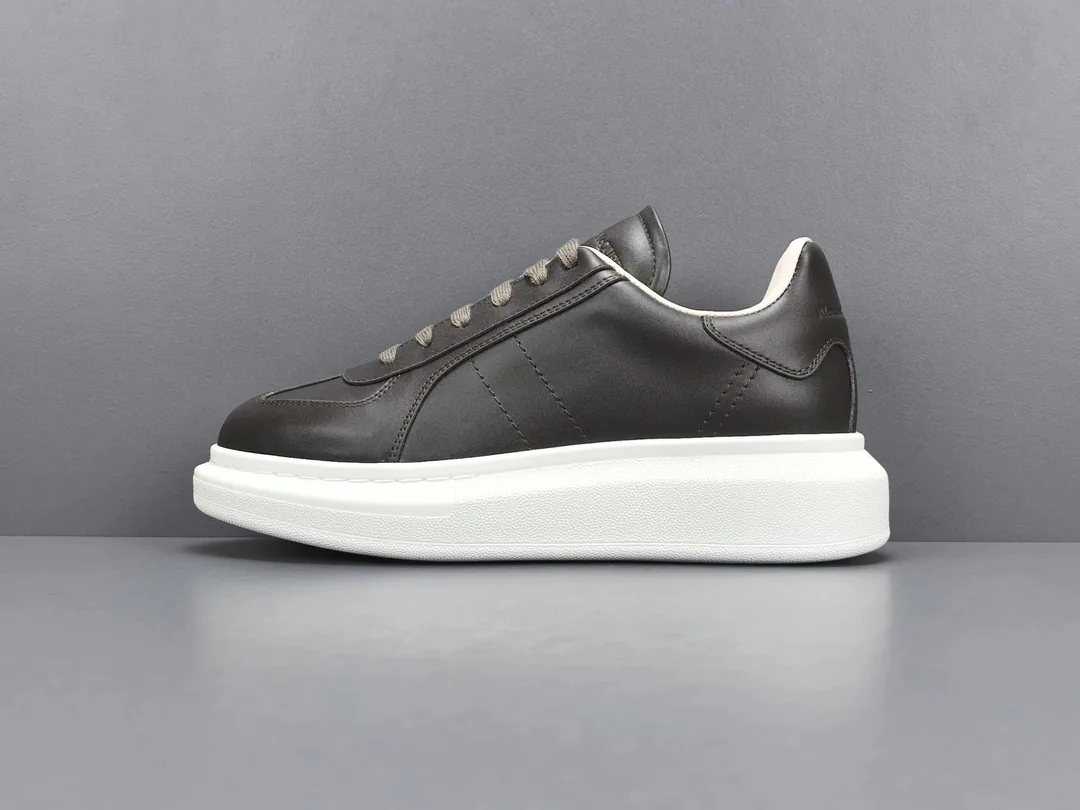 Alexander McQueen Oversized Sneaker Beige Calfskin Round-Toe — photo 3