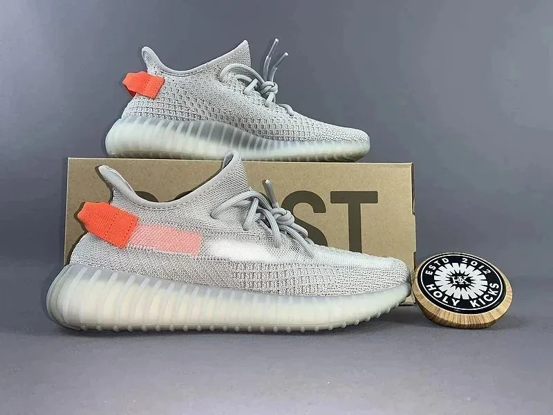 Adidas Yeezy 350 V2 Beige Lace-Up Sneakers — Photo 7