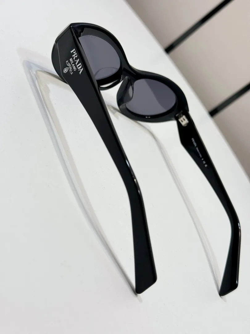 Prada Sunglasses SPR 26Z-F — Photo 14