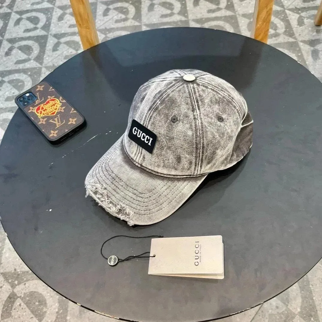 Gucci Accessory — Photo 2