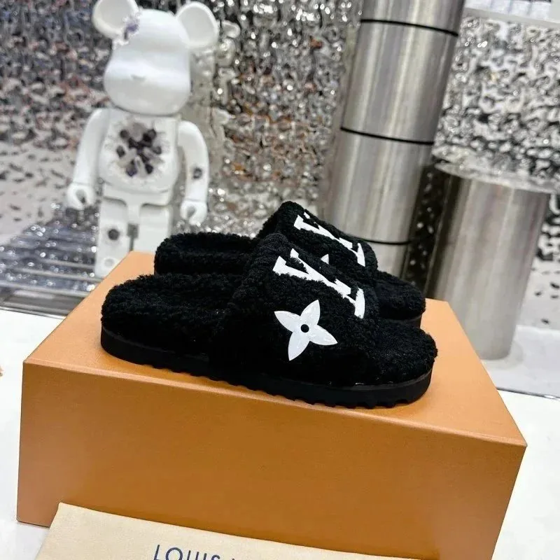 Paseo Comfort Slides