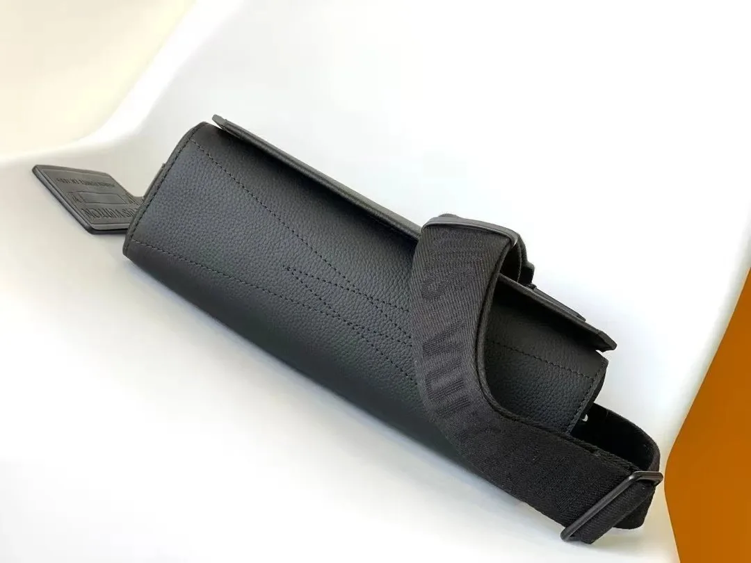 Louis Vuitton Takeoff Bag — Photo 5