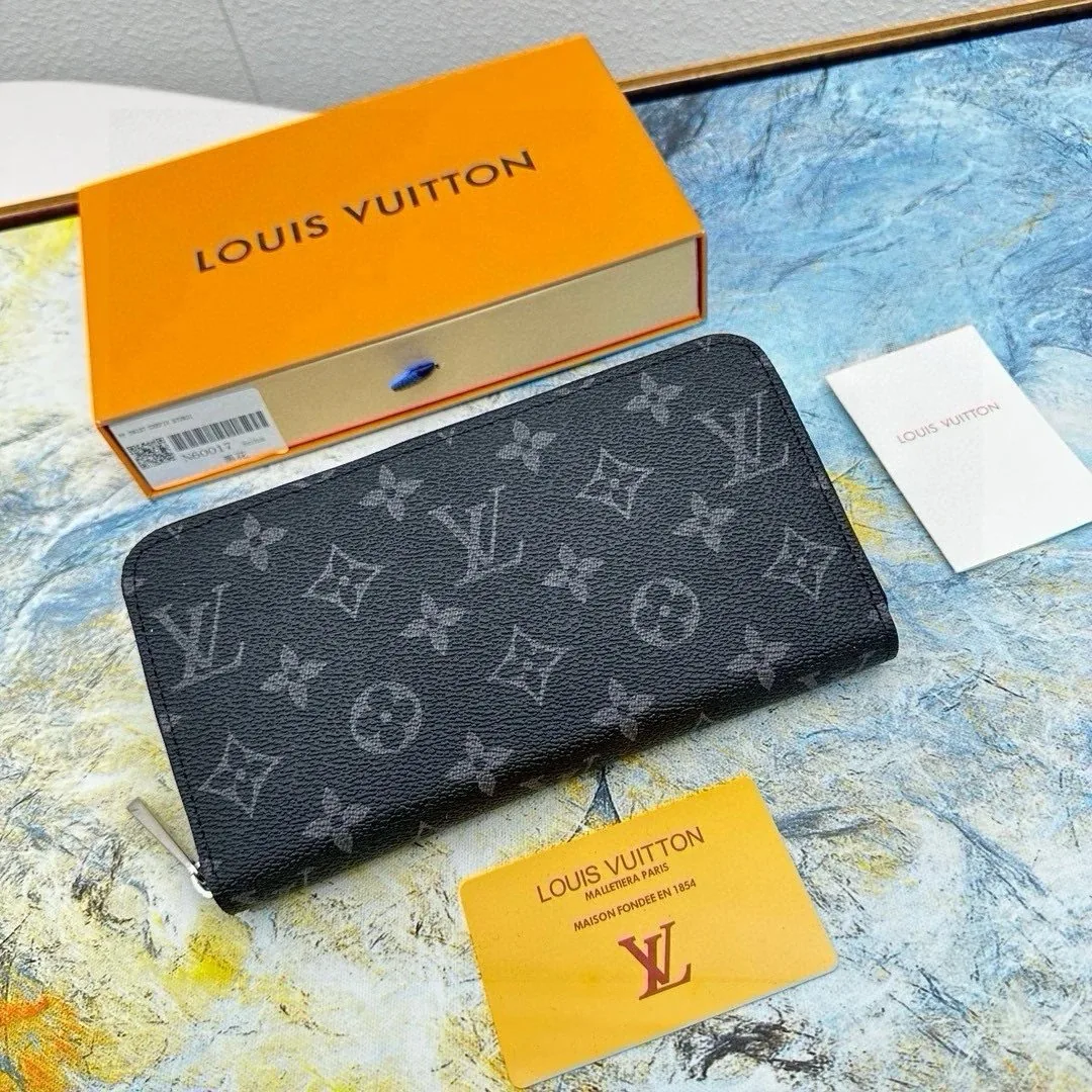 Louis Vuitton Leather Wallet — Zdjęcie 15