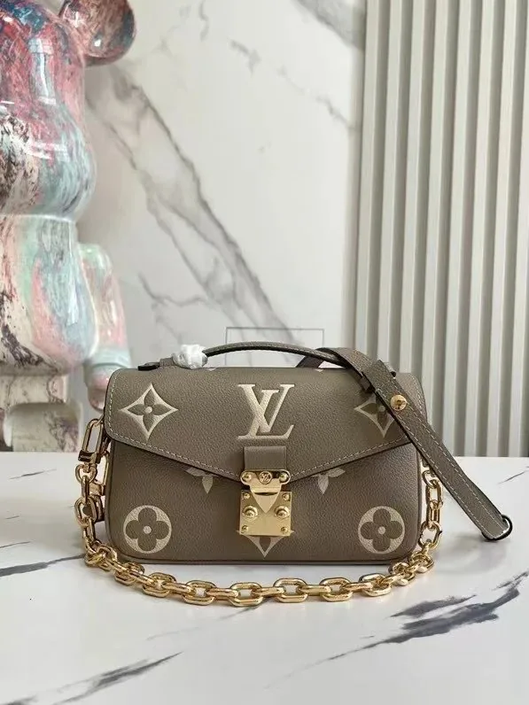 Louis Vuitton Pochette Metis East West — photo 12