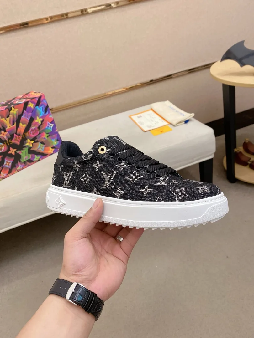 Louis Vuitton Daily Wear Low-Top Sneakers — photo 5