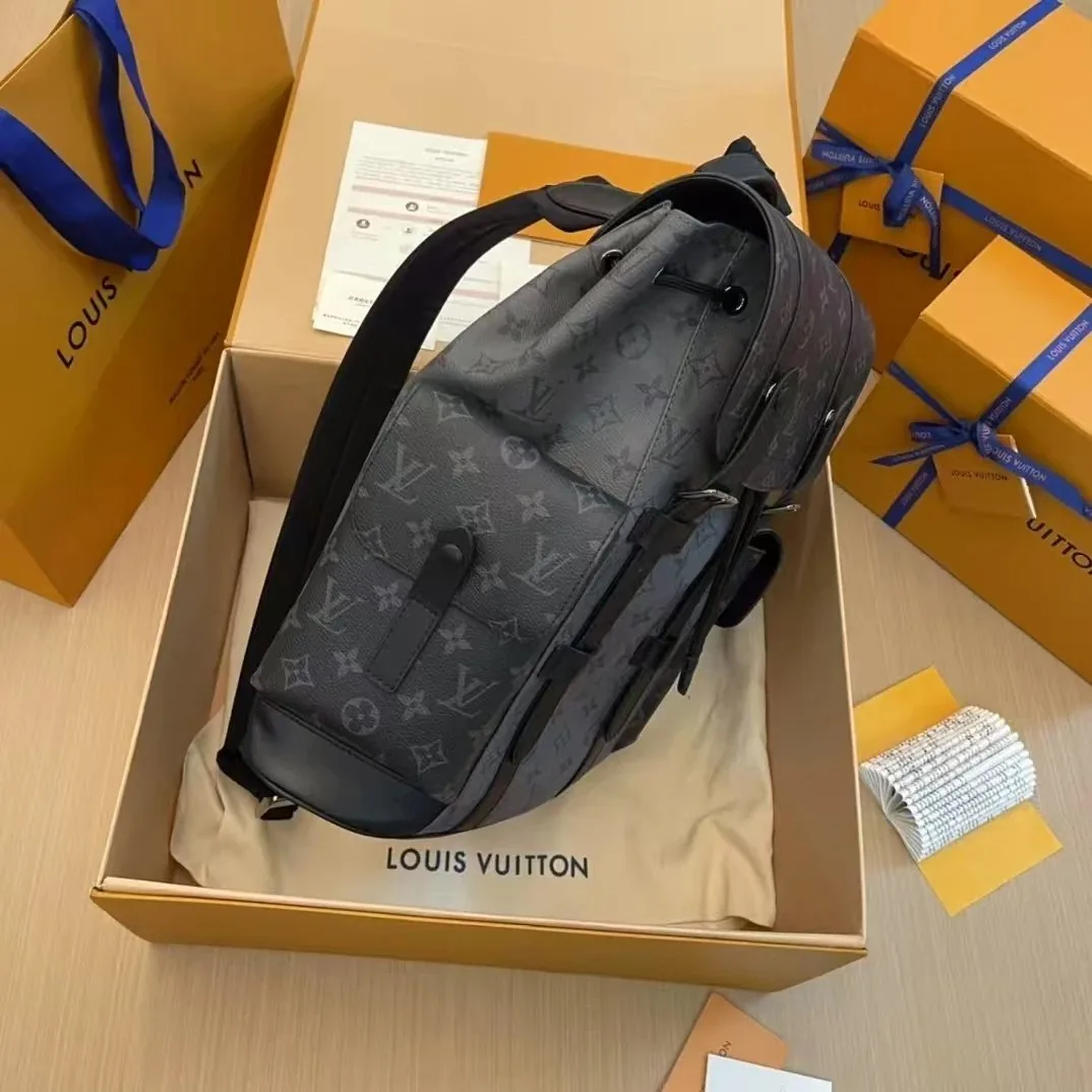 Louis Vuitton Leather Backpack — photo 3
