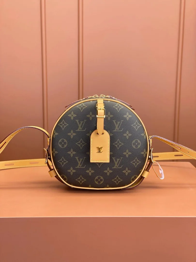 Louis Vuitton Monogram Shoulder Bag — photo 2