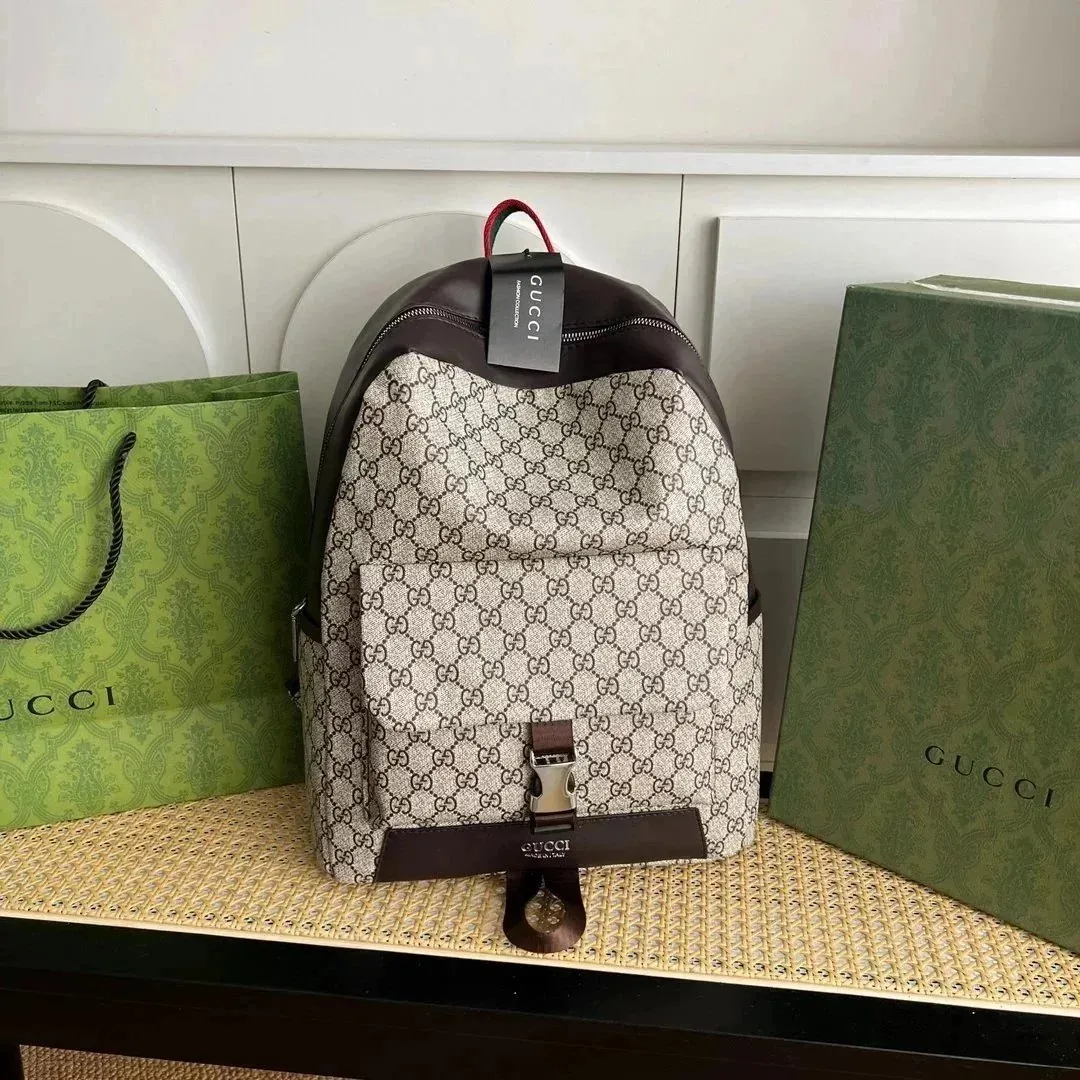 Gucci GG Supreme Backpack and Messenger Collection — Photo 3
