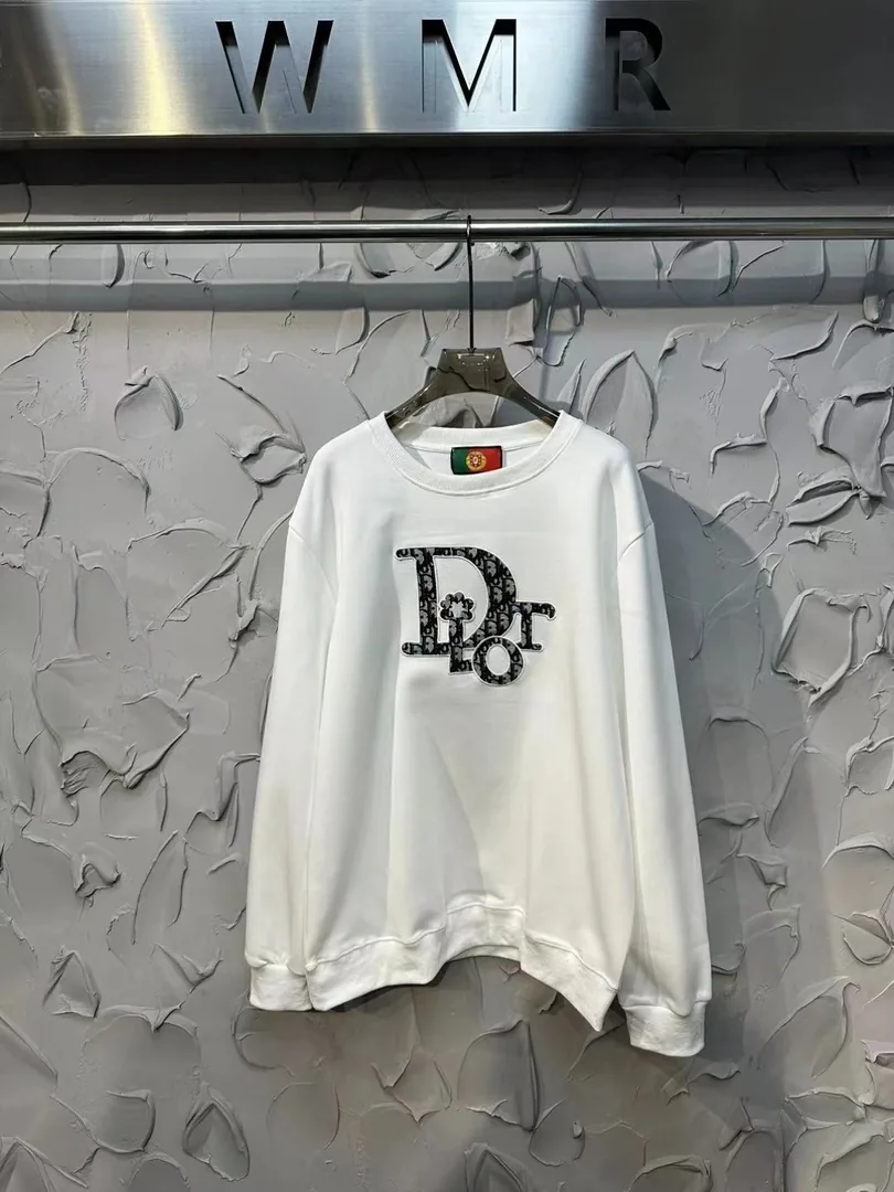 Loose Sweatshirt — Photo 4