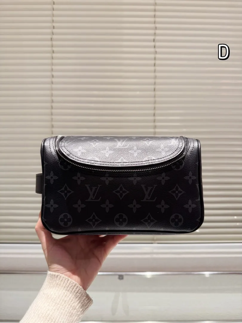 Louis Vuitton Cosmetic Pouch — photo 9